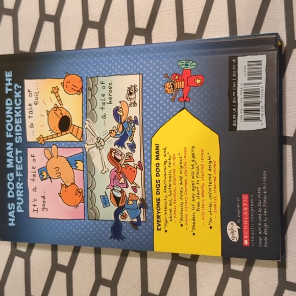 Dogman and Cat kid book NWT - Picture 2 of 3